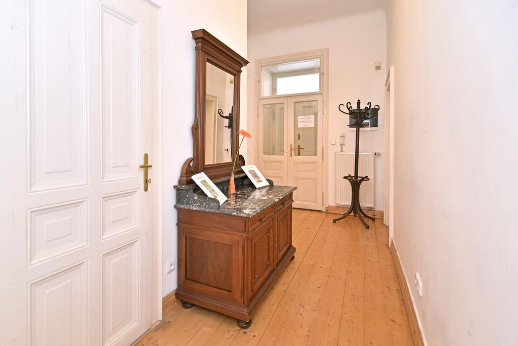 Historic Centre Apartments IV براغ الغرفة الصورة